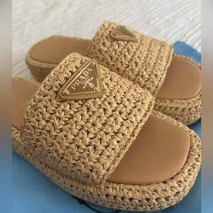 Prada
logo-plaque crochet sandals